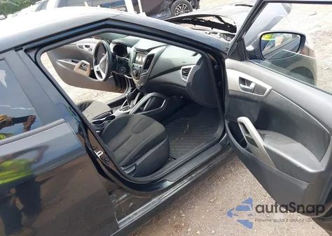 2015 Hyundai Veloster z USA, uszkodzony, nr VIN KMHTC6AD6FU243690